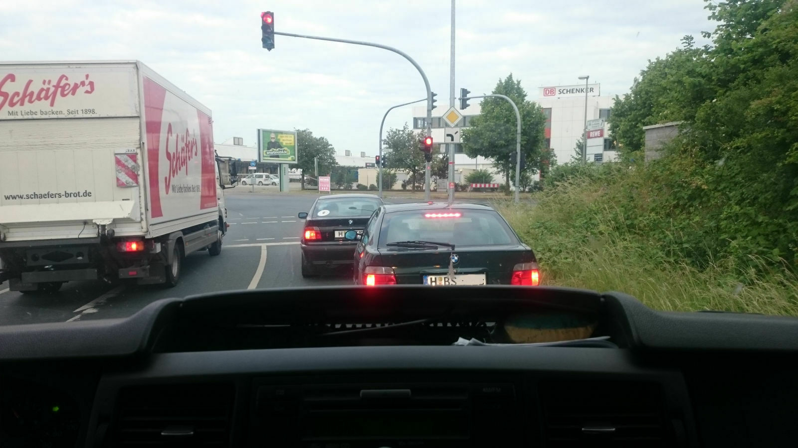 Der Schrottplatz - Spiegelsymmetrisch des Showrooms