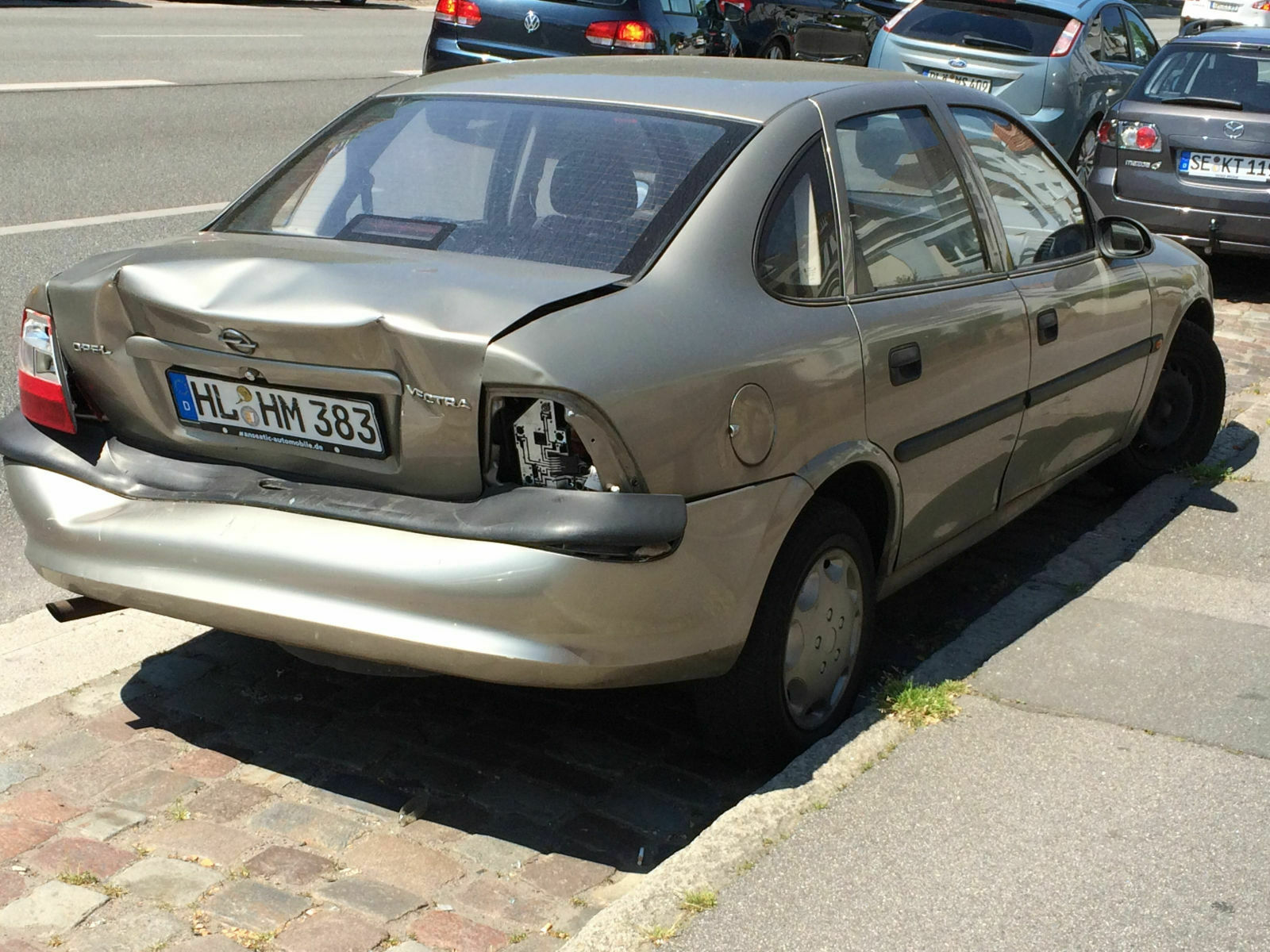 Der Schrottplatz - Spiegelsymmetrisch des Showrooms