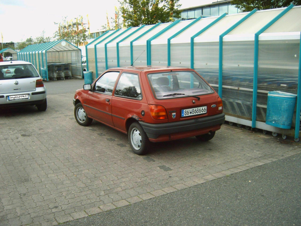 Der Schrottplatz - Spiegelsymmetrisch des Showrooms