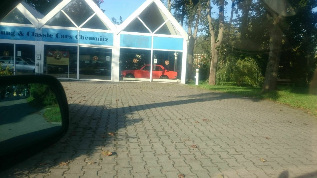 Der Schrottplatz - Spiegelsymmetrisch des Showrooms