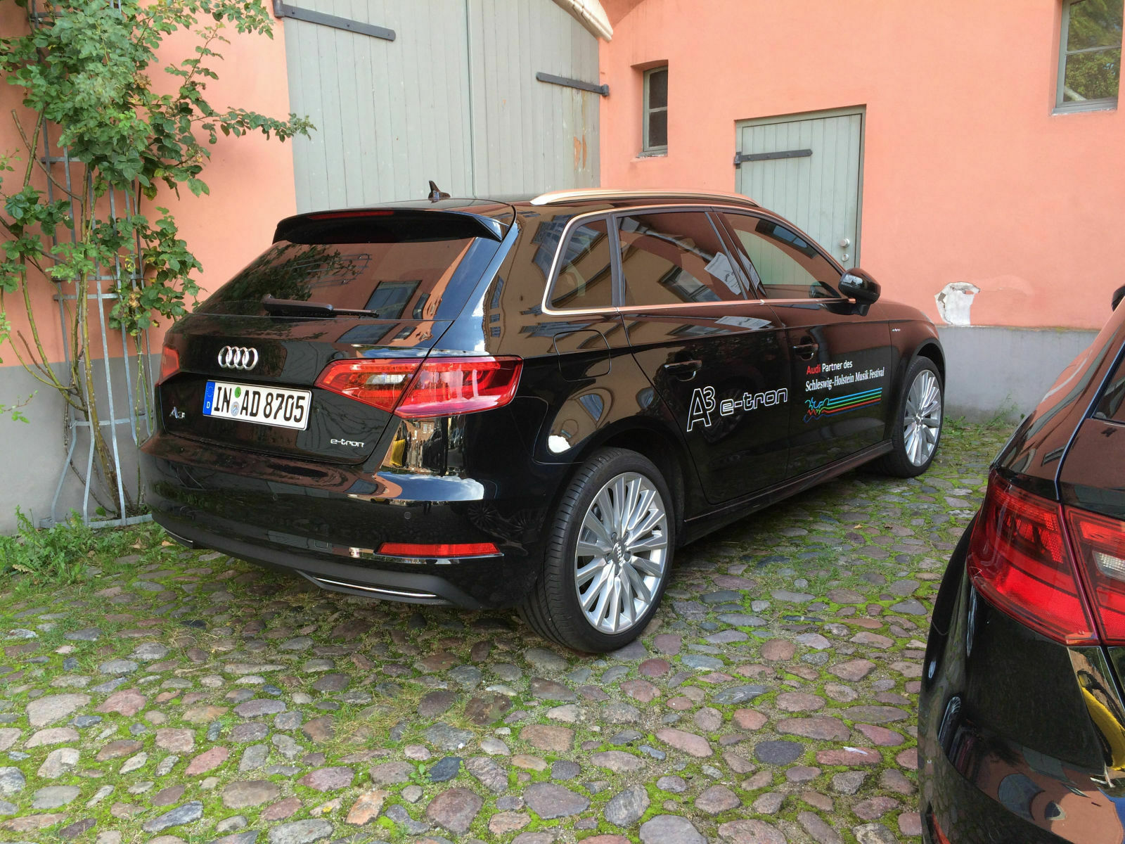 Der Schrottplatz - Spiegelsymmetrisch des Showrooms