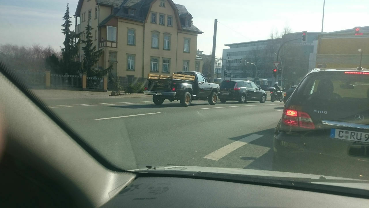 Der Schrottplatz - Spiegelsymmetrisch des Showrooms