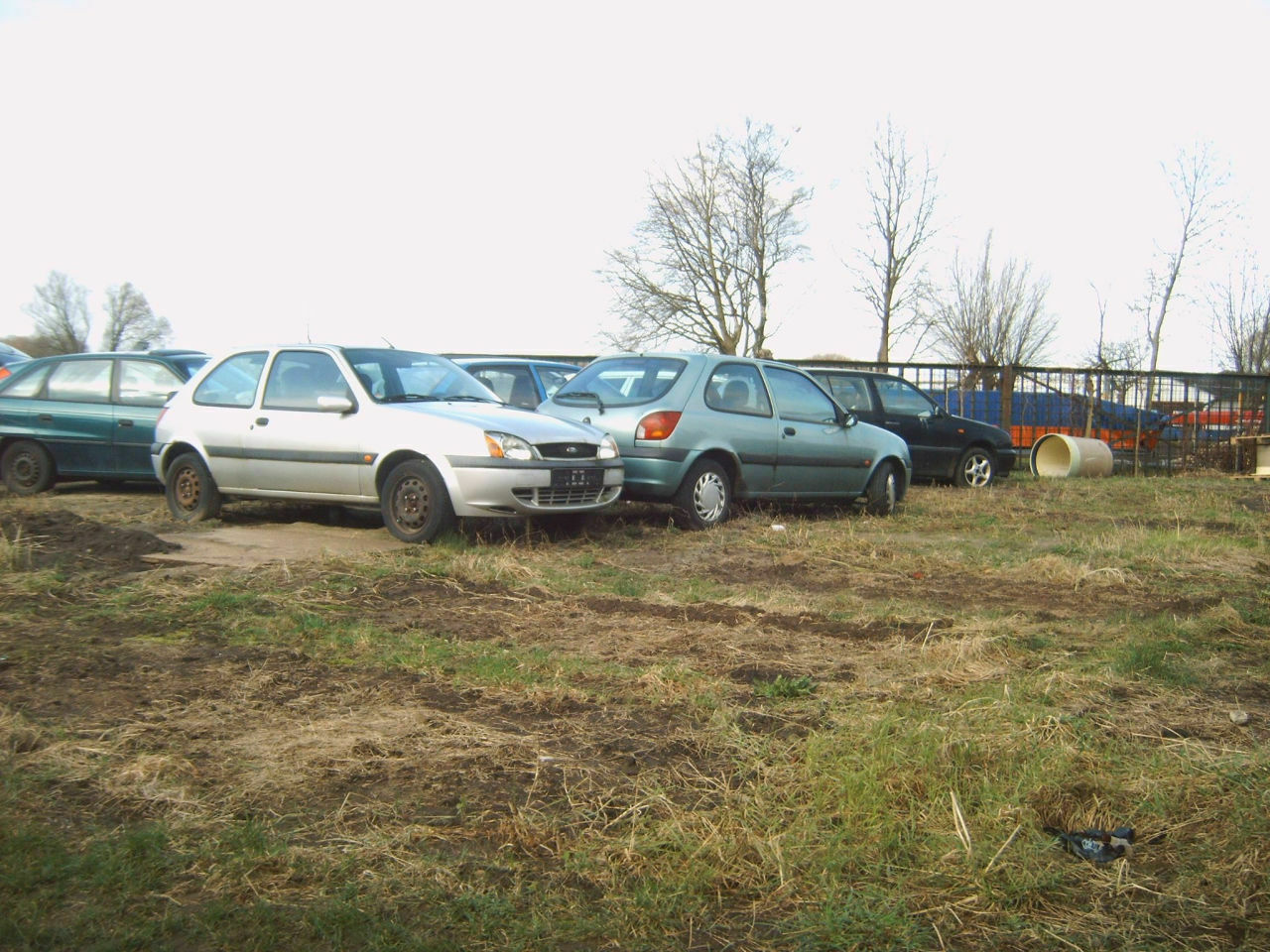 Der Schrottplatz - Spiegelsymmetrisch des Showrooms