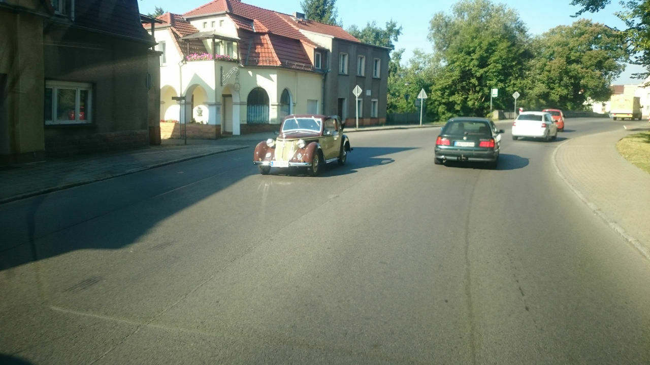 Der Schrottplatz - Spiegelsymmetrisch des Showrooms