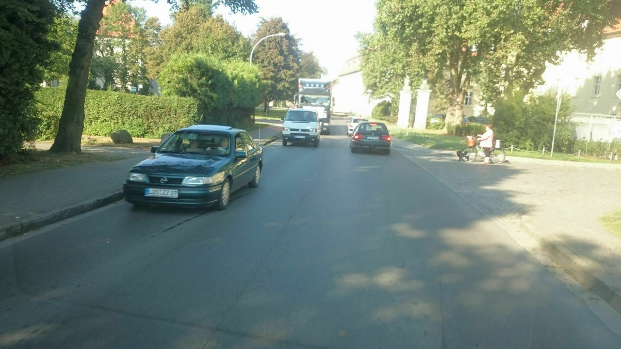 Der Schrottplatz - Spiegelsymmetrisch des Showrooms