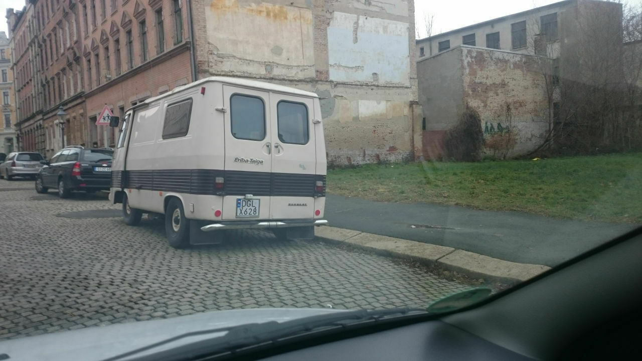 Der Schrottplatz - Spiegelsymmetrisch des Showrooms