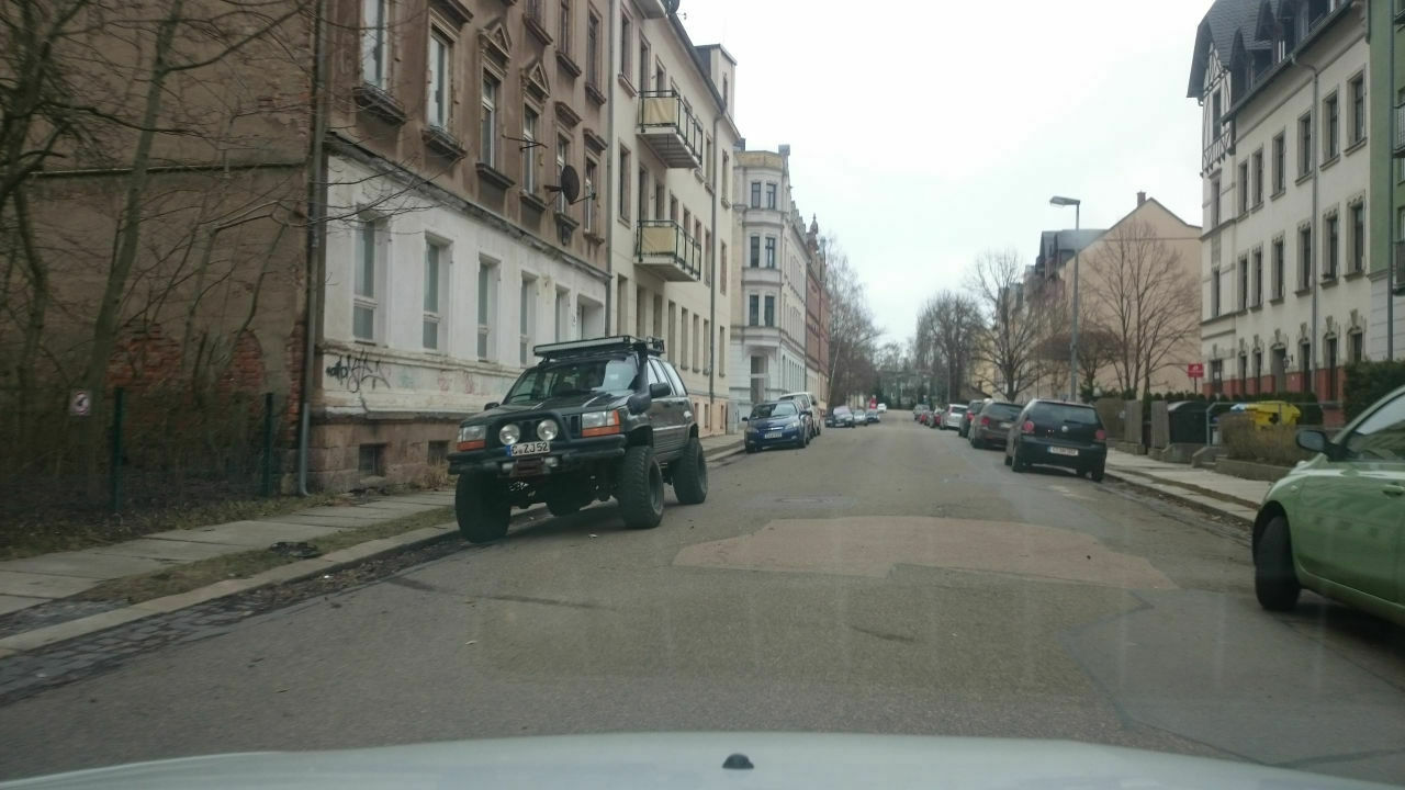 Der Schrottplatz - Spiegelsymmetrisch des Showrooms