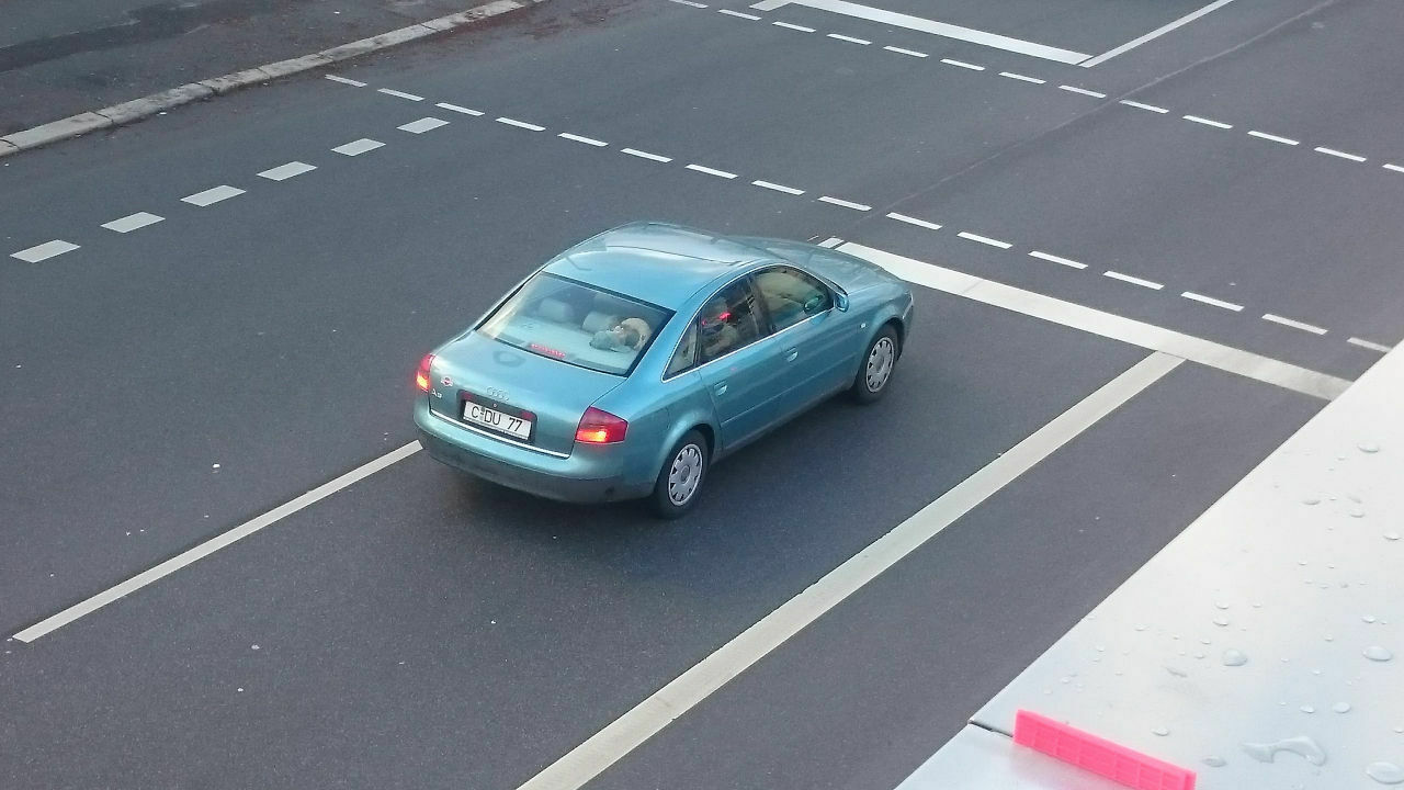 Der Schrottplatz - Spiegelsymmetrisch des Showrooms