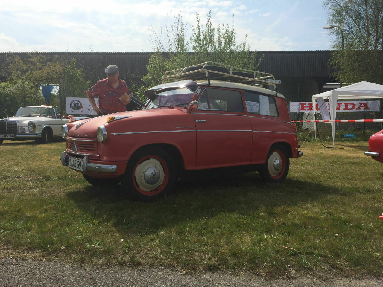 Der Schrottplatz - Spiegelsymmetrisch des Showrooms