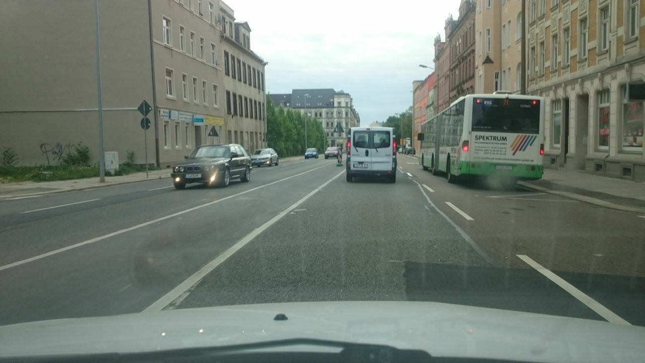 Der Schrottplatz - Spiegelsymmetrisch des Showrooms