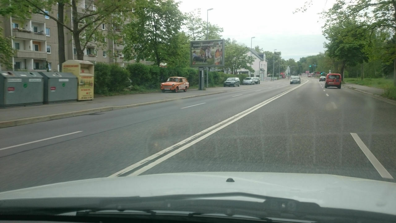 Der Schrottplatz - Spiegelsymmetrisch des Showrooms