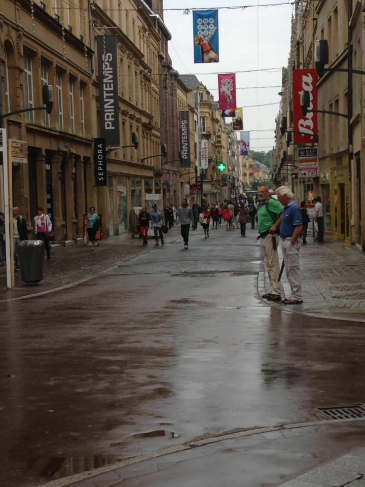 Der Schrottplatz - Spiegelsymmetrisch des Showrooms