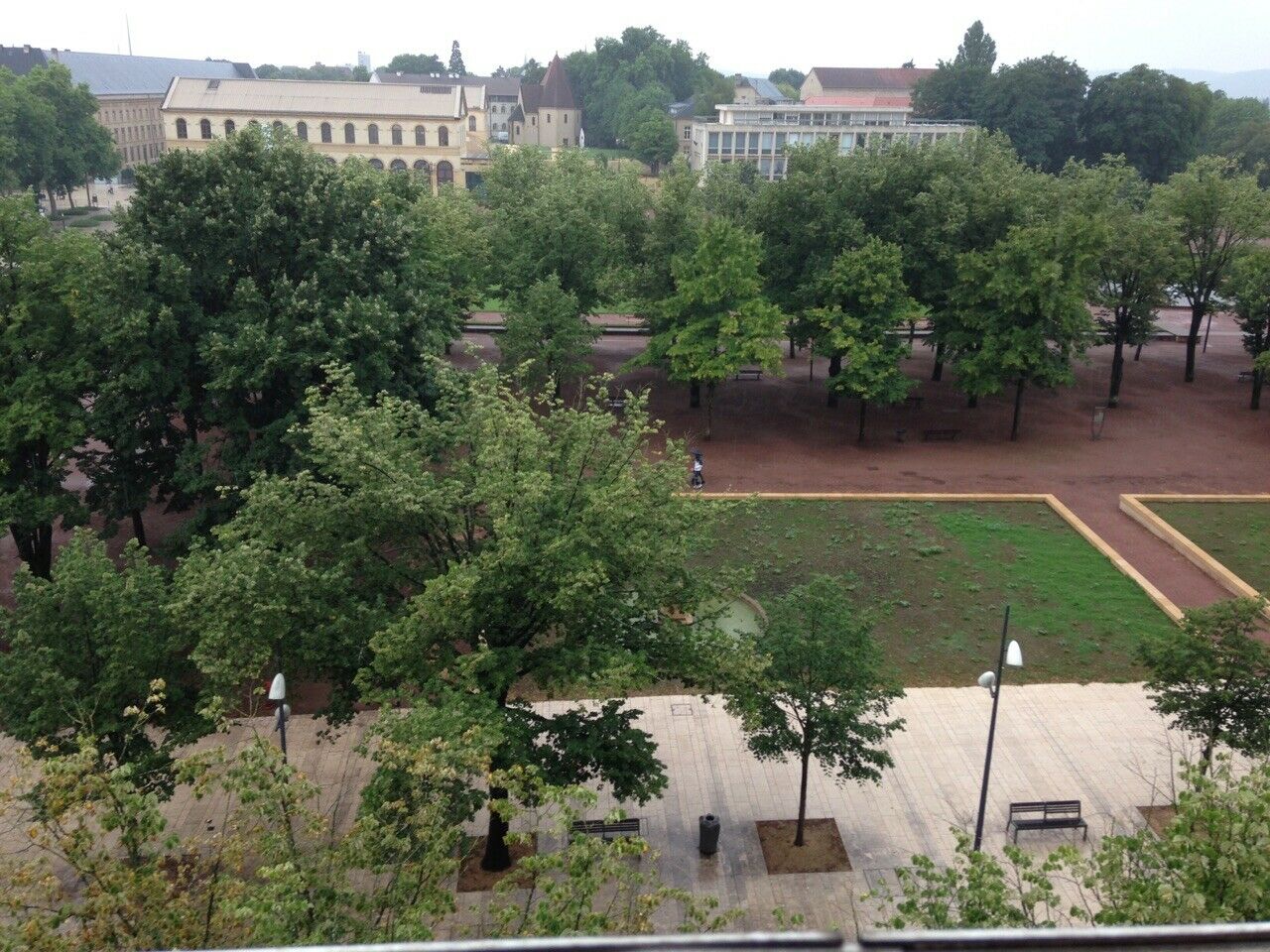 Der Schrottplatz - Spiegelsymmetrisch des Showrooms