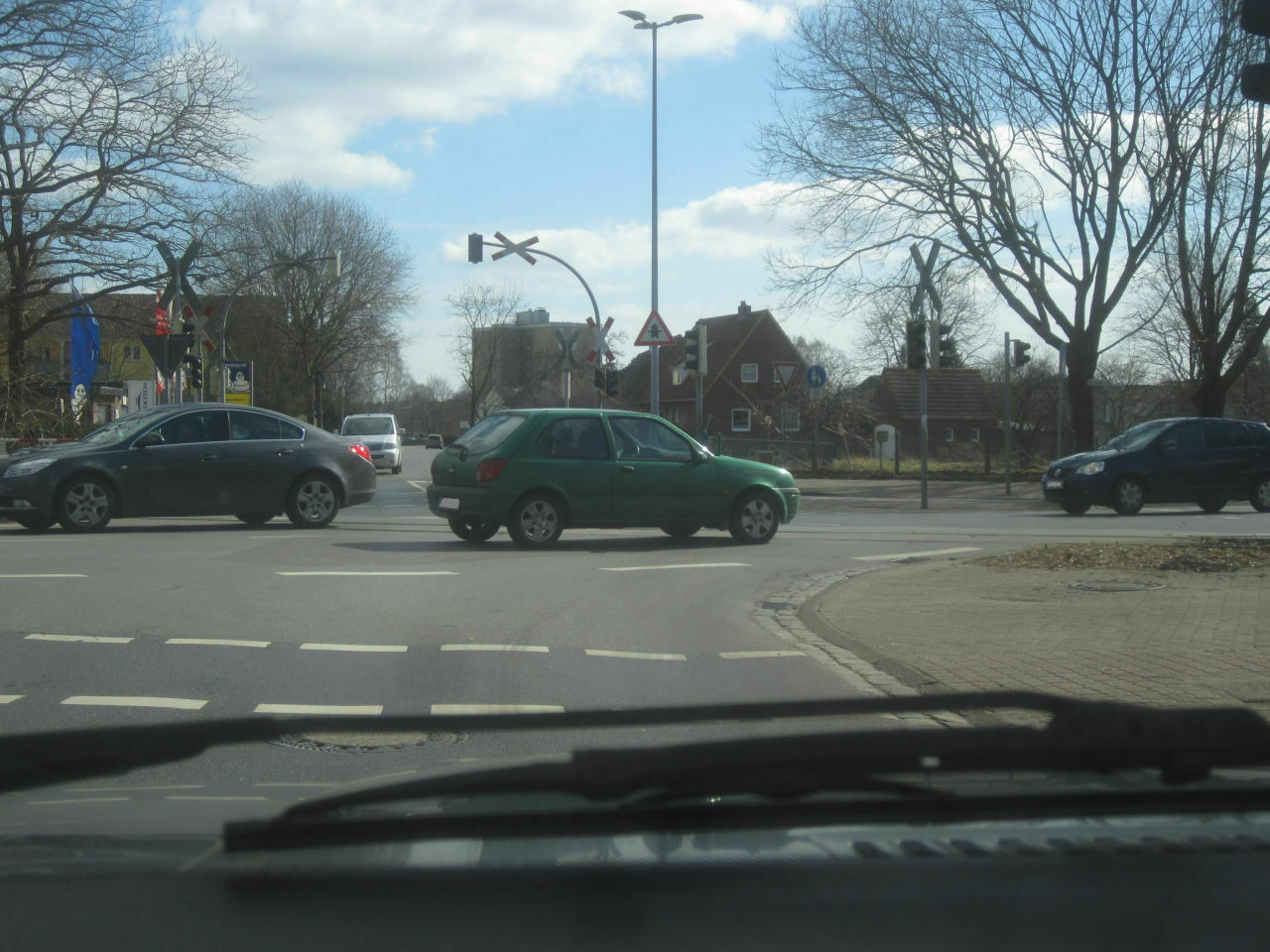 Der Schrottplatz - Spiegelsymmetrisch des Showrooms