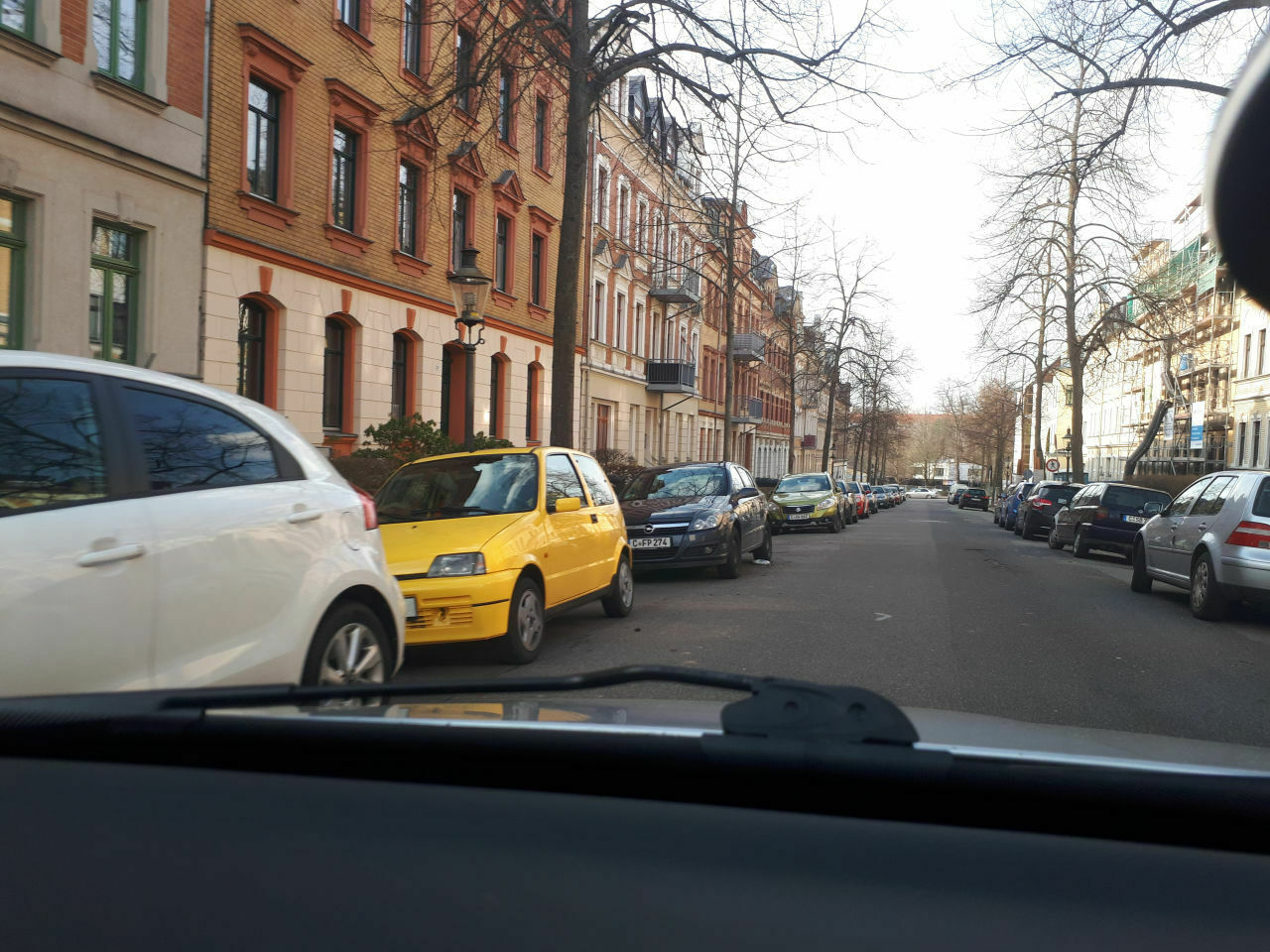 Der Schrottplatz - Spiegelsymmetrisch des Showrooms