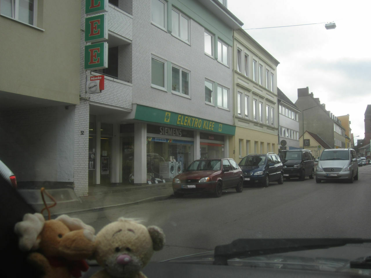 Der Schrottplatz - Spiegelsymmetrisch des Showrooms