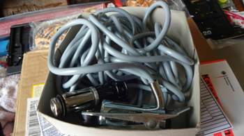 Schachtelinhalt: Klemmhalter mit Kabel