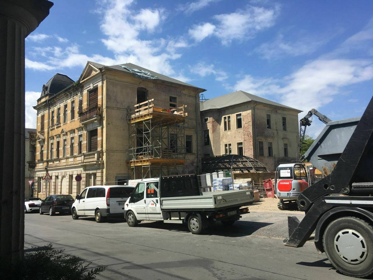 Der Schrottplatz - Spiegelsymmetrisch des Showrooms