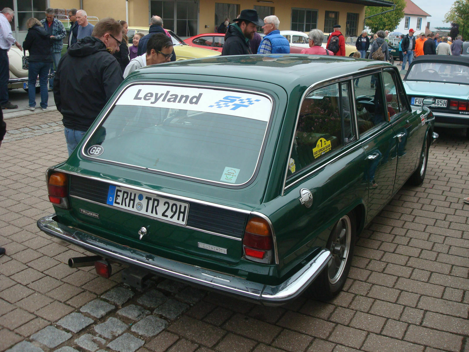 Der Schrottplatz - Spiegelsymmetrisch des Showrooms