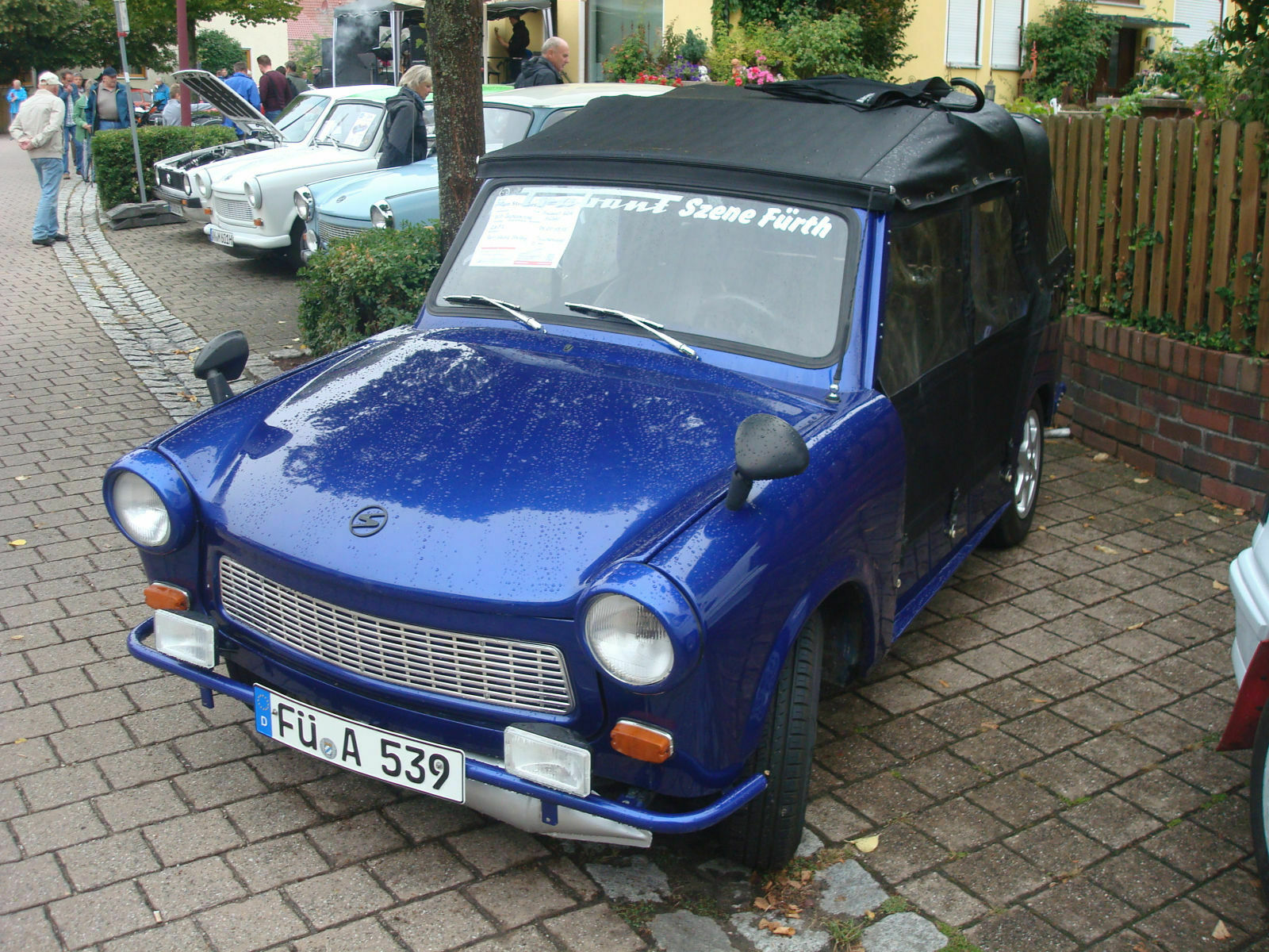 Der Schrottplatz - Spiegelsymmetrisch des Showrooms
