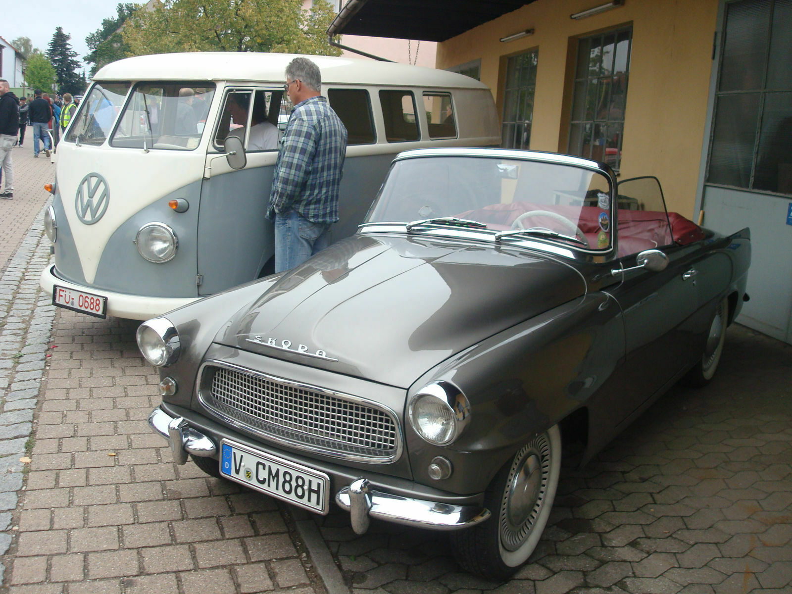 Der Schrottplatz - Spiegelsymmetrisch des Showrooms