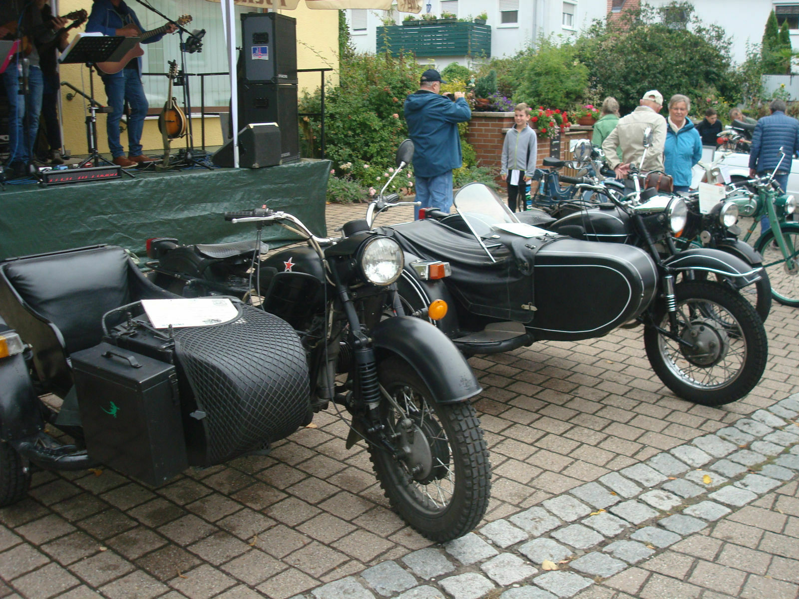 Der Schrottplatz - Spiegelsymmetrisch des Showrooms