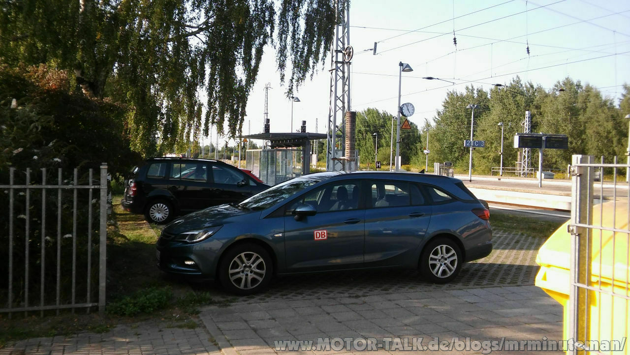 Der Schrottplatz - Spiegelsymmetrisch des Showrooms