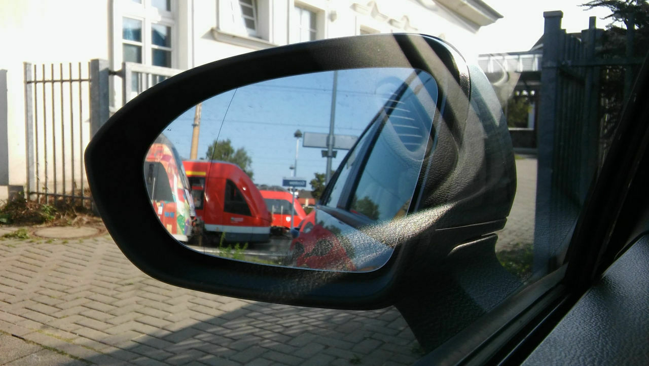 Der Schrottplatz - Spiegelsymmetrisch des Showrooms