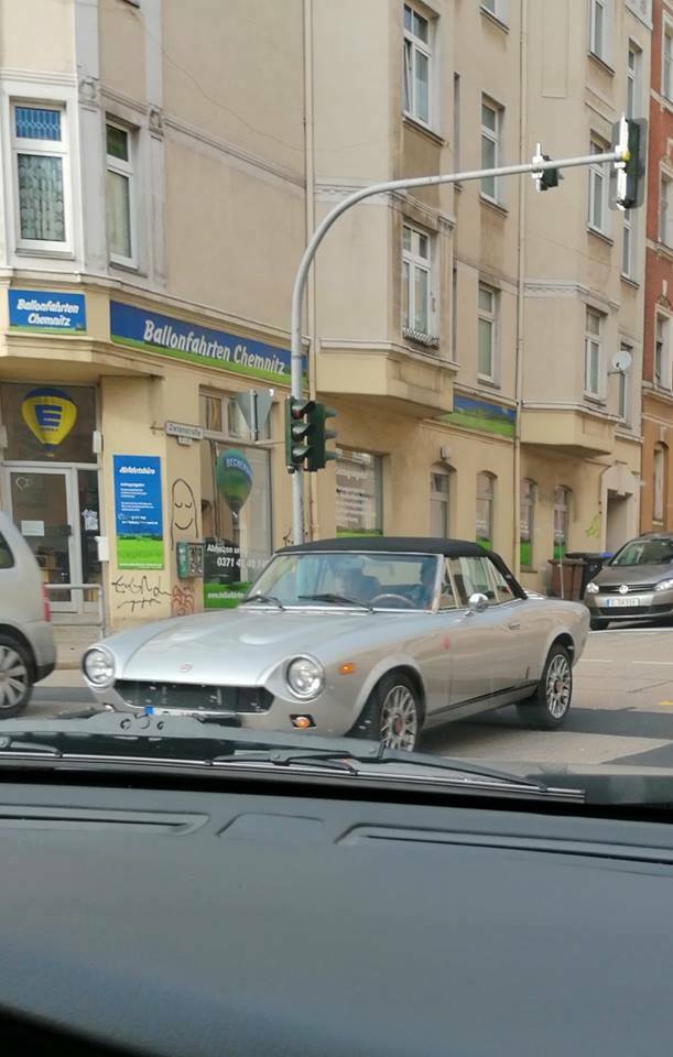 Der Schrottplatz - Spiegelsymmetrisch des Showrooms