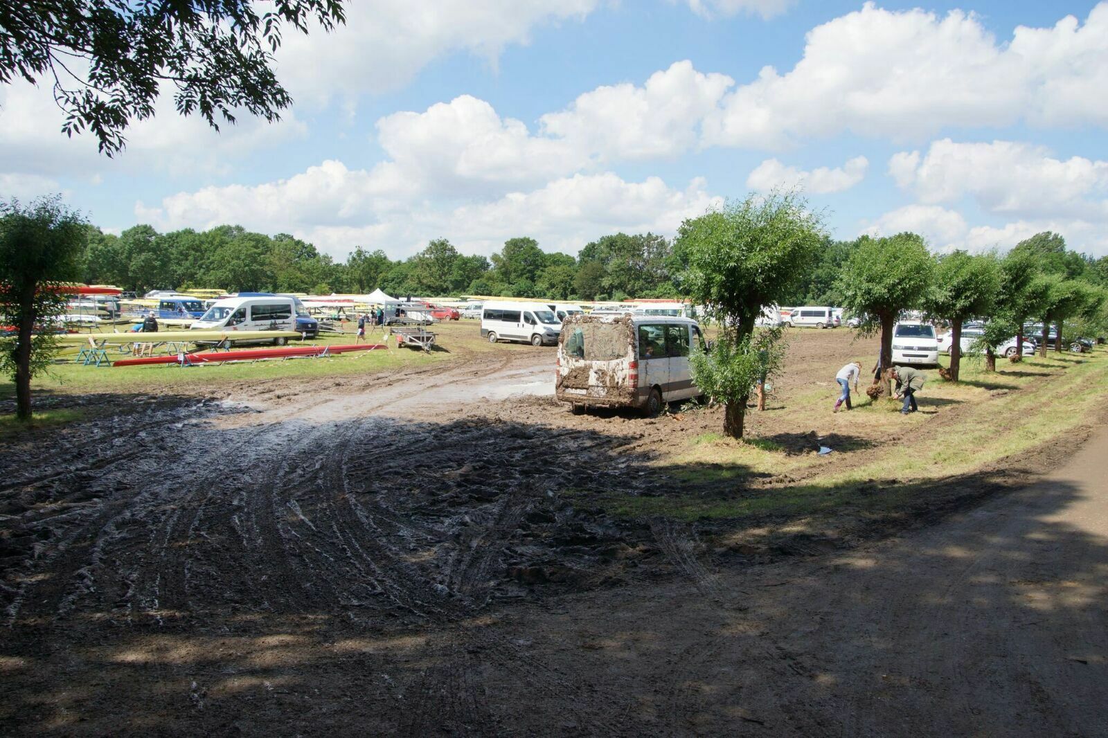 Der Schrottplatz - Spiegelsymmetrisch des Showrooms