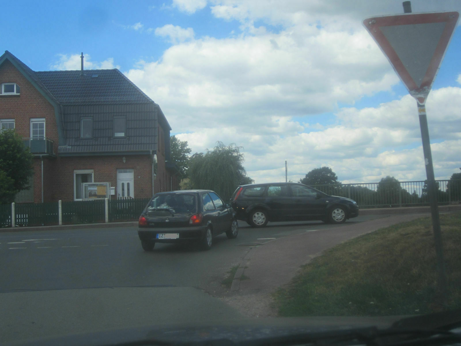 Der Schrottplatz - Spiegelsymmetrisch des Showrooms