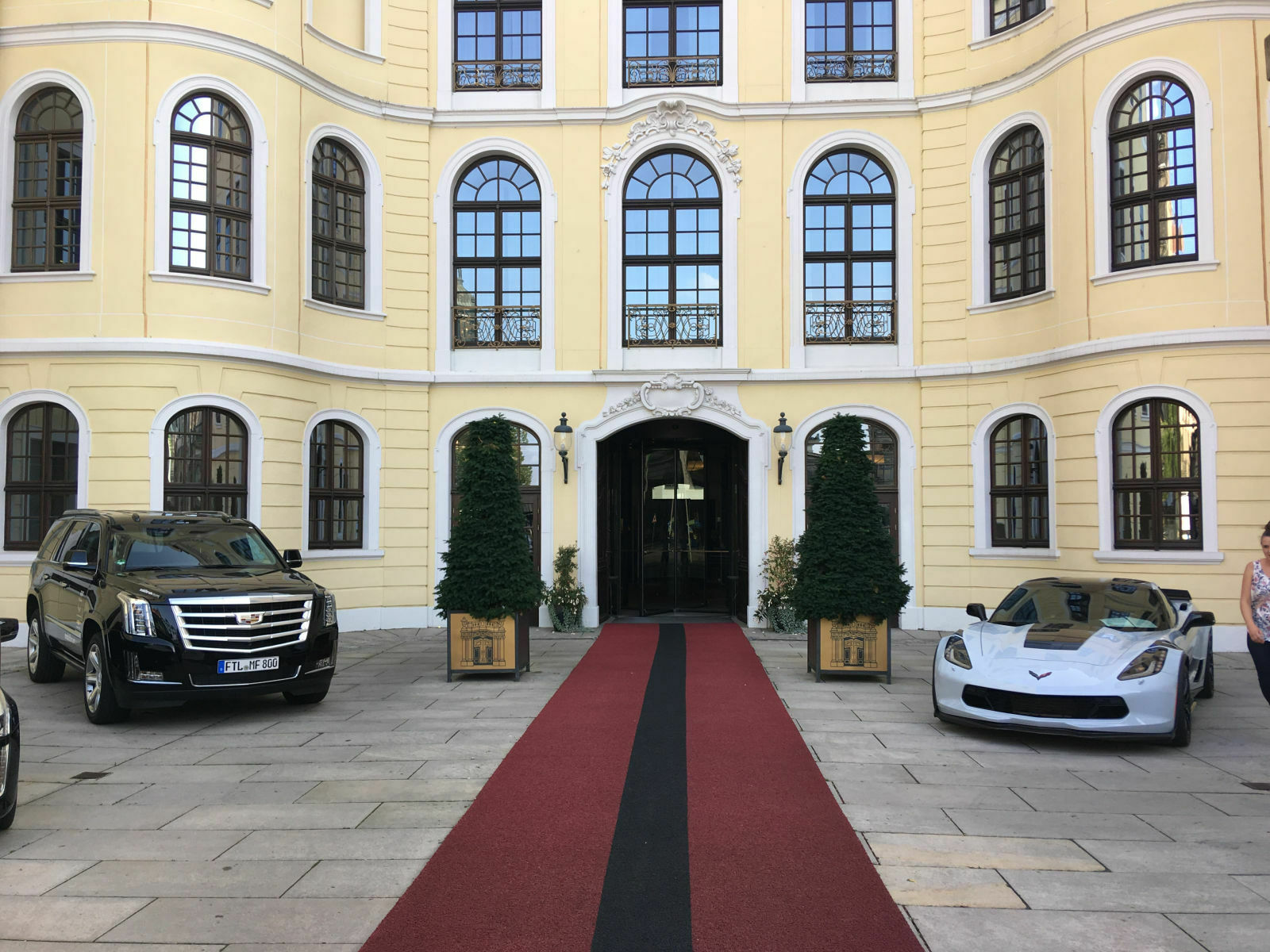 Der Schrottplatz - Spiegelsymmetrisch des Showrooms