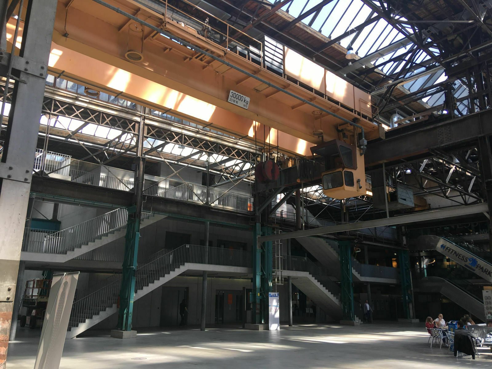 Der Schrottplatz - Spiegelsymmetrisch des Showrooms