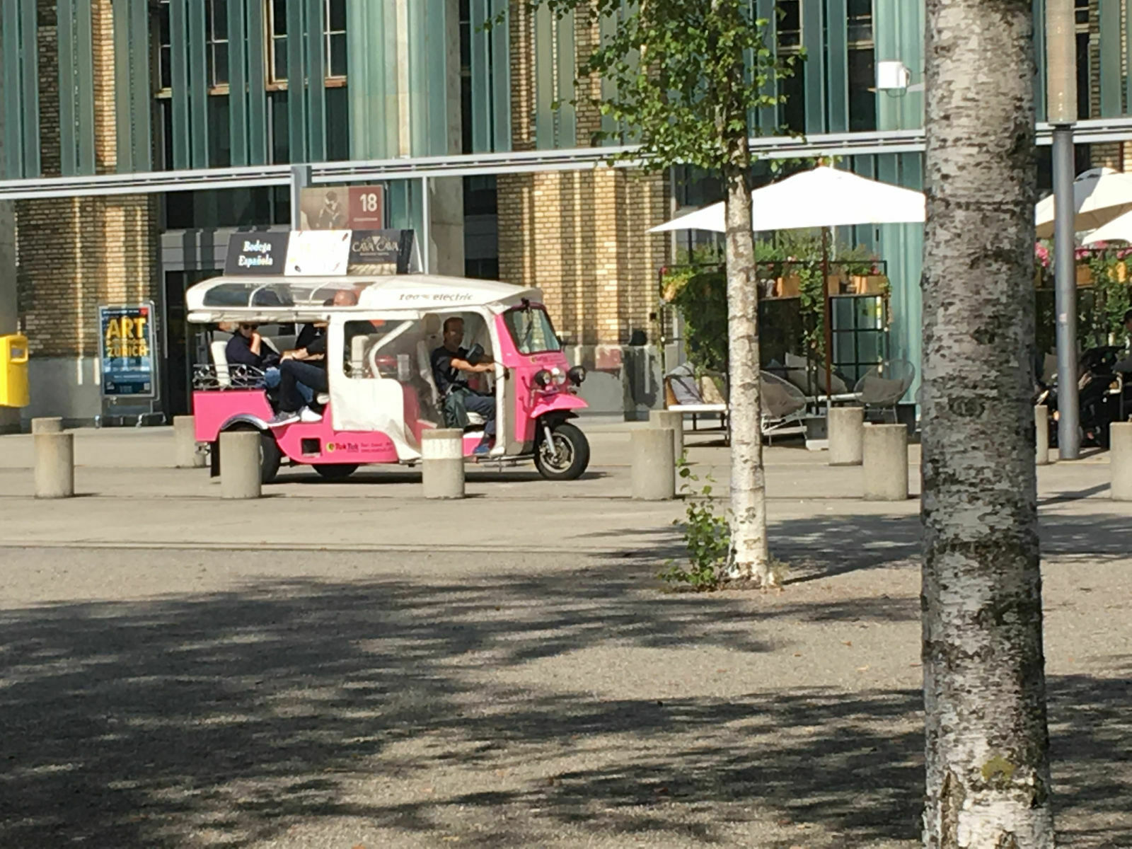 Der Schrottplatz - Spiegelsymmetrisch des Showrooms