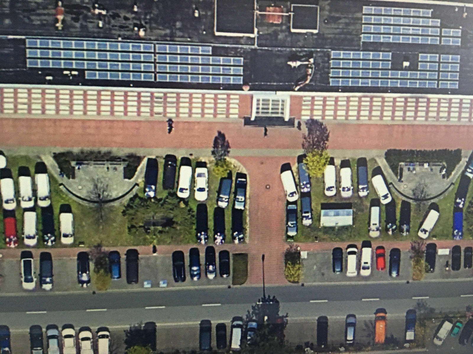 Der Schrottplatz - Spiegelsymmetrisch des Showrooms