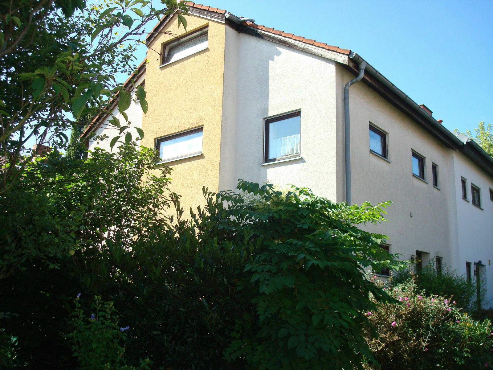 Der Schrottplatz - Spiegelsymmetrisch des Showrooms