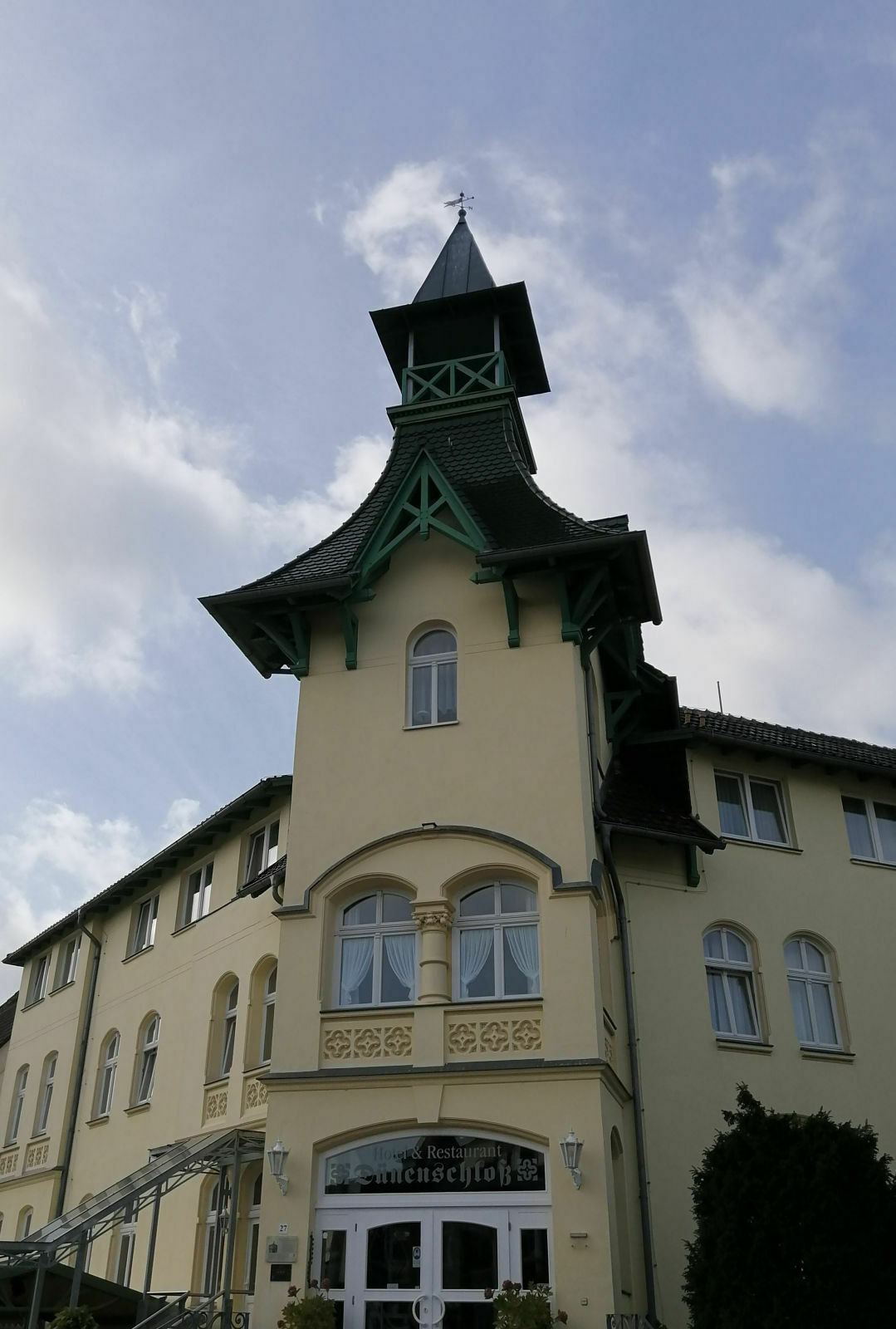 Der Schrottplatz - Spiegelsymmetrisch des Showrooms