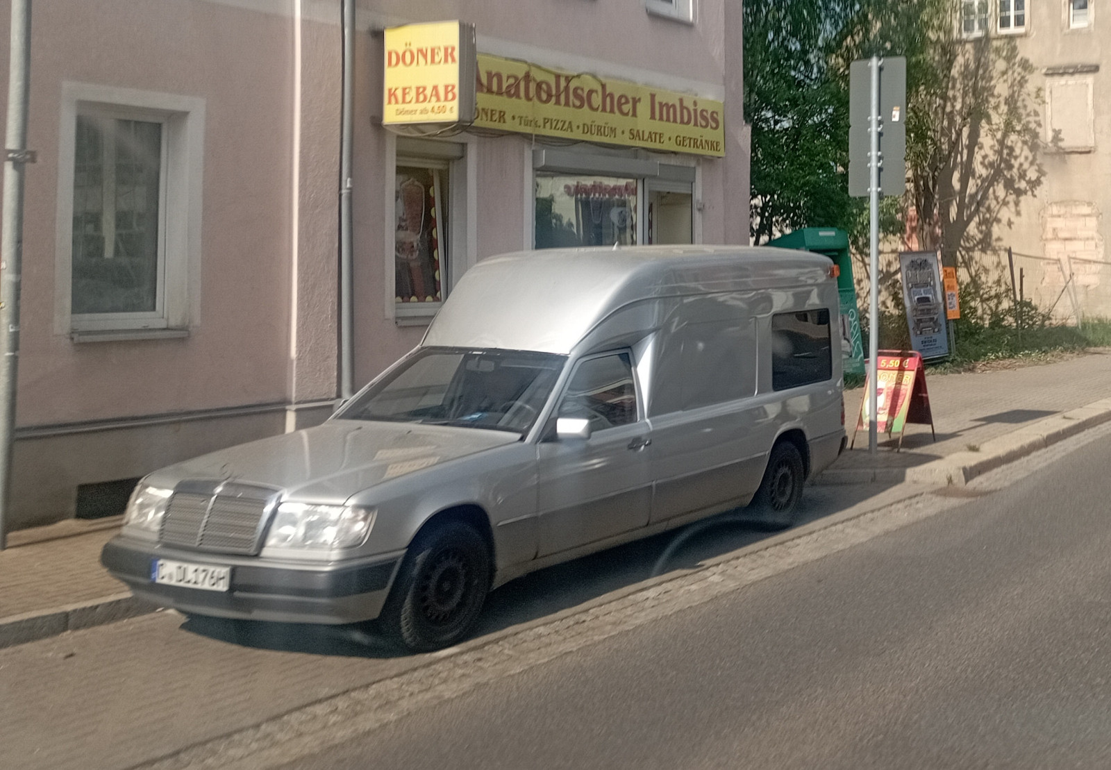 Der Schrottplatz - Spiegelsymmetrisch des Showrooms
