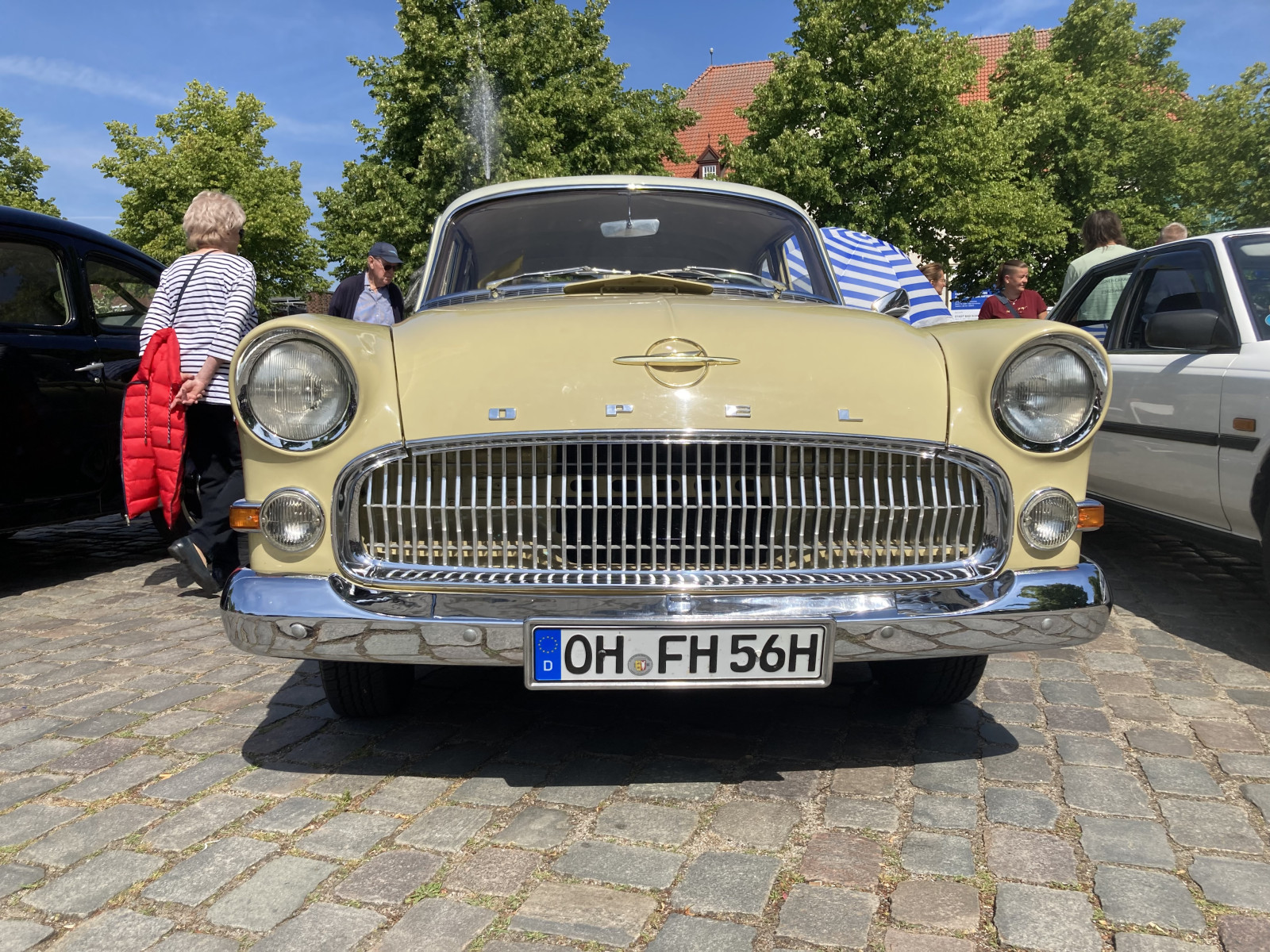 Der Schrottplatz - Spiegelsymmetrisch des Showrooms