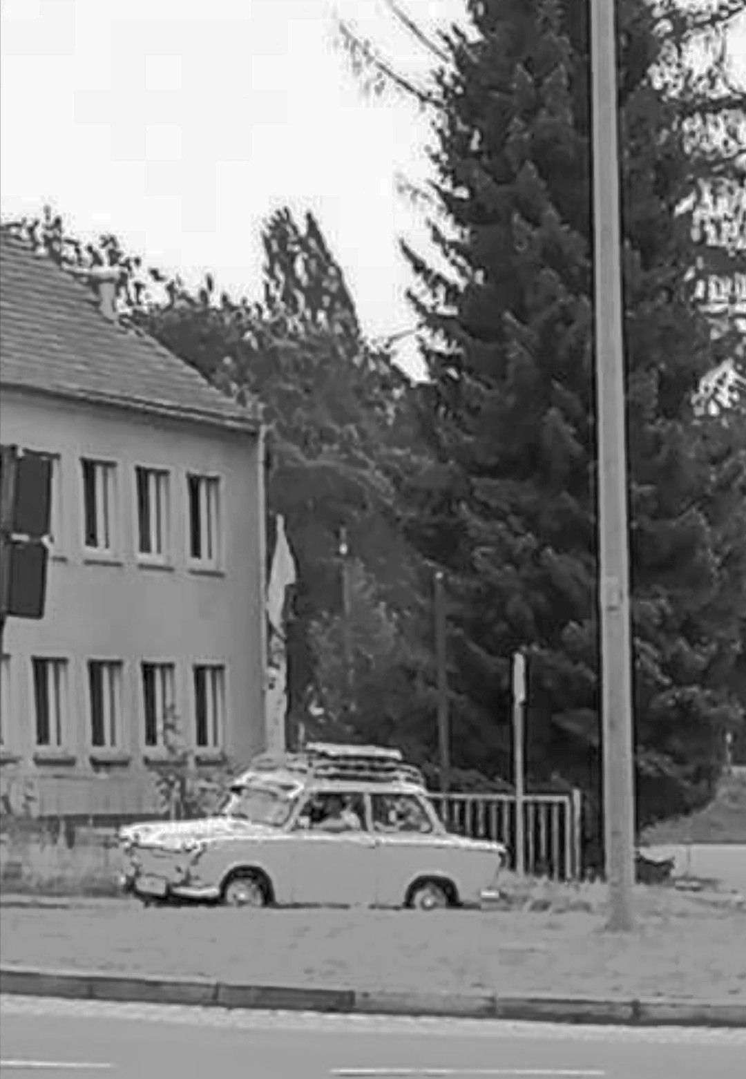 Der Schrottplatz - Spiegelsymmetrisch des Showrooms