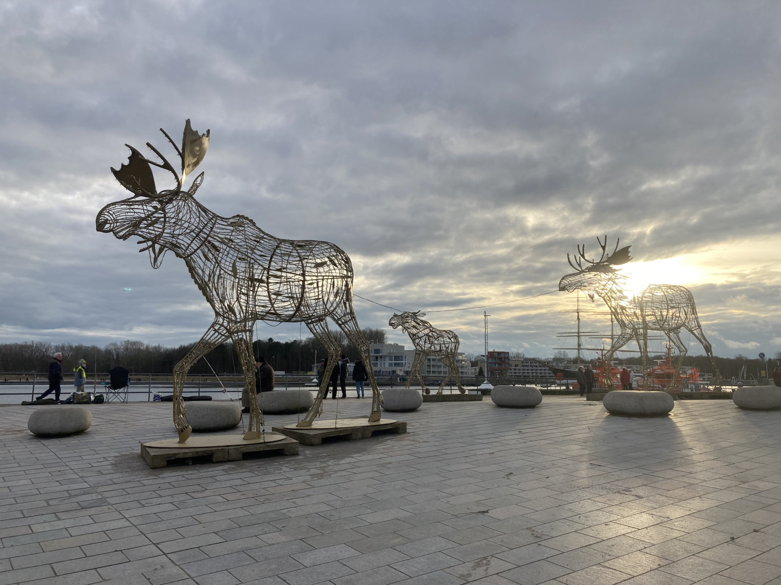 Der Schrottplatz - Spiegelsymmetrisch des Showrooms