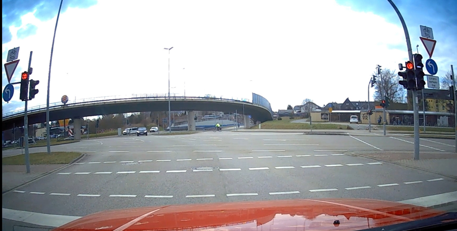 Der Schrottplatz - Spiegelsymmetrisch des Showrooms