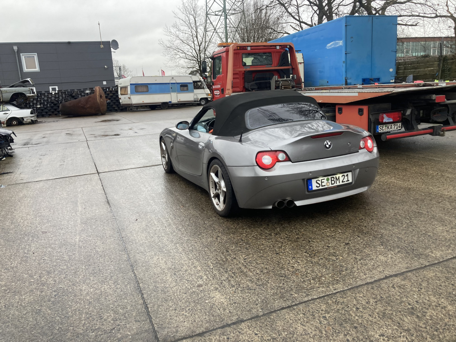 Der Schrottplatz - Spiegelsymmetrisch des Showrooms