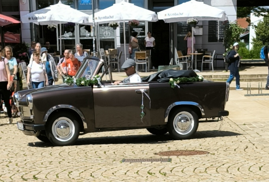 Der Schrottplatz - Spiegelsymmetrisch des Showrooms
