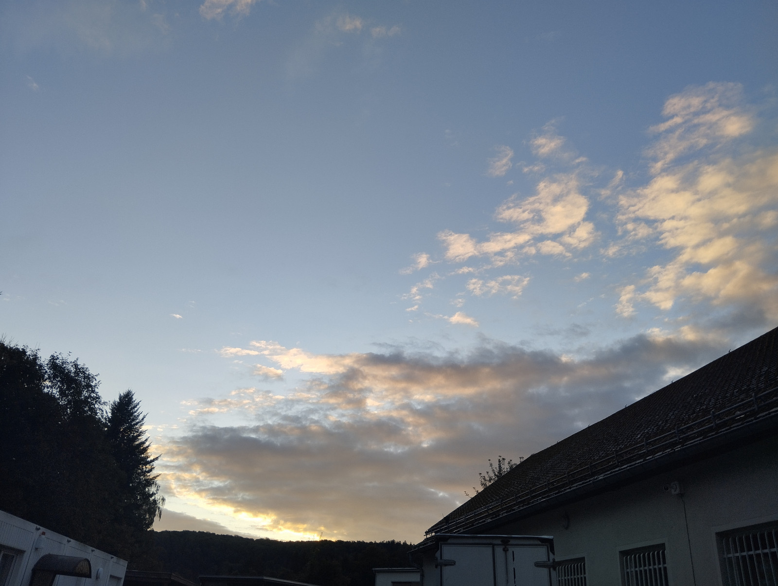 Der Schrottplatz - Spiegelsymmetrisch des Showrooms