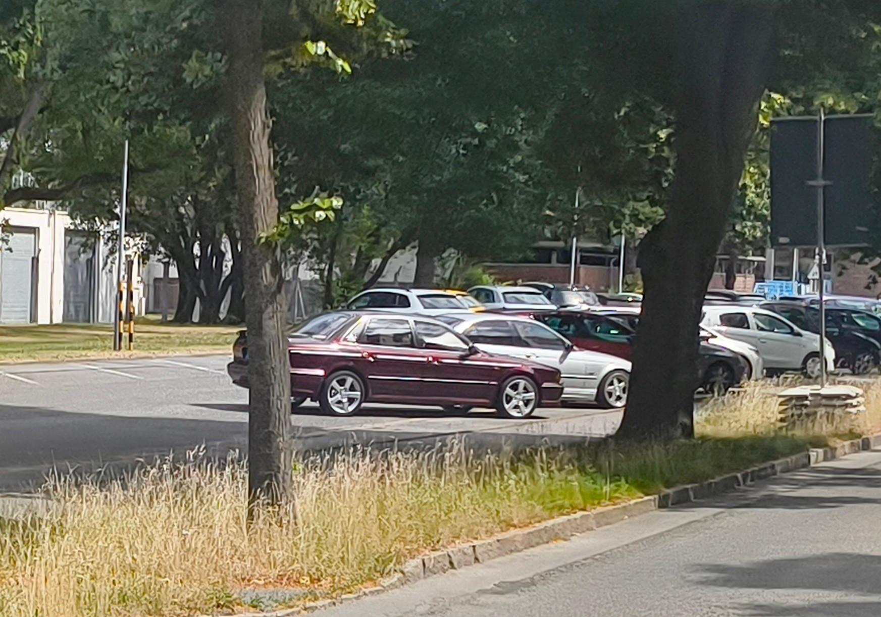 Der Schrottplatz - Spiegelsymmetrisch des Showrooms