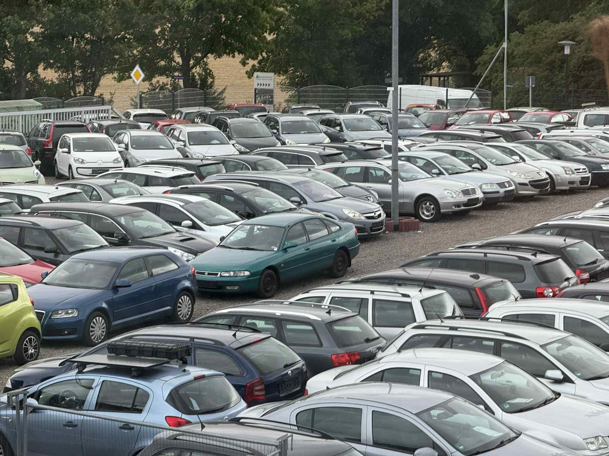 Der Schrottplatz - Spiegelsymmetrisch des Showrooms