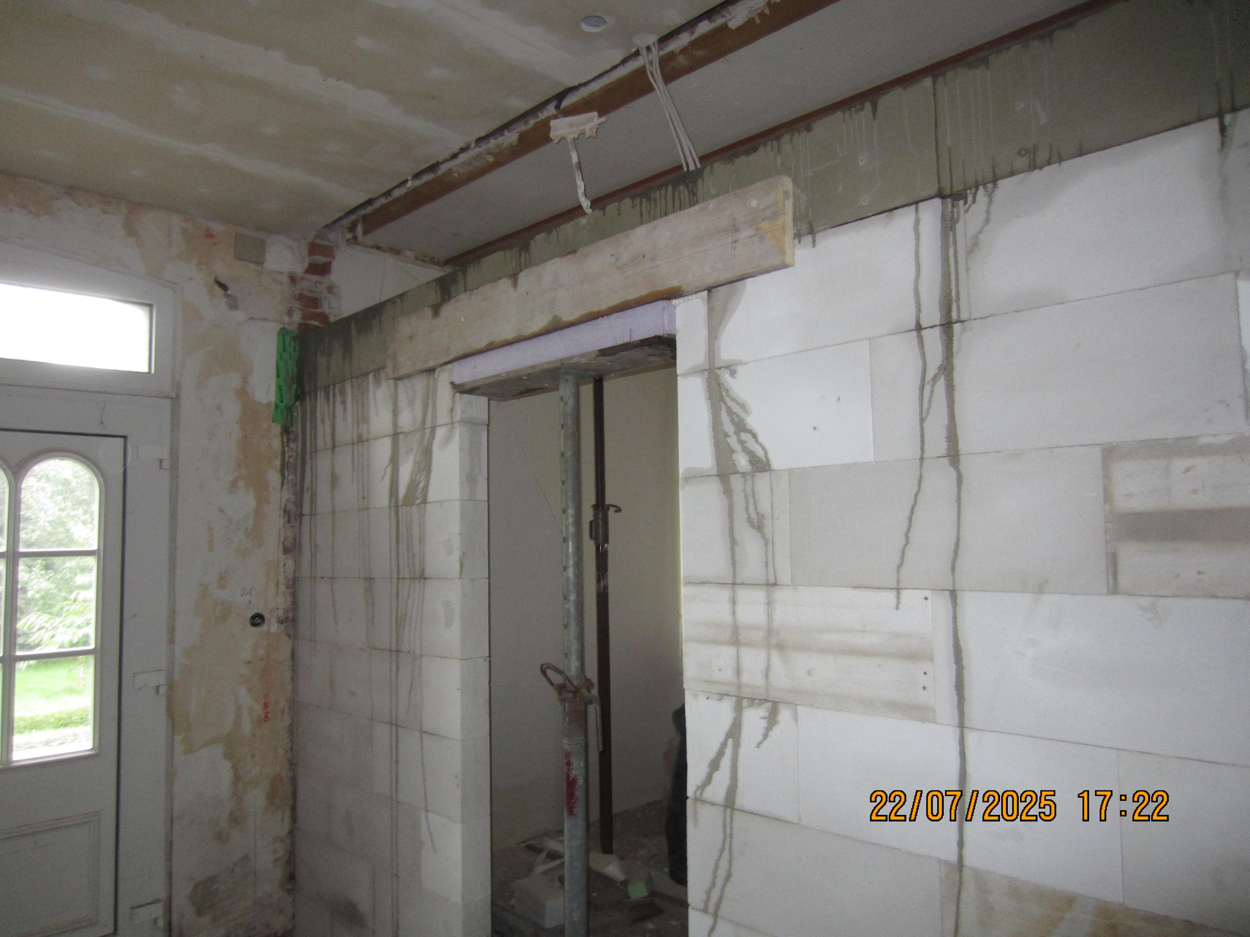 Der Schrottplatz - Spiegelsymmetrisch des Showrooms