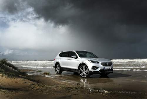 Der Seat Tarraco fährt sich in Grundzügen natürlich ähnlich wie die übrigen SUVs auf derselben Plattform. Doch er ist geringfügig sportlicher ausgelegt