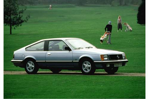 Das "Senator-Coupé": Der Opel Monza wurde zeitgleich mit dem Viertürer auf der Frankfurter IAA 1977 vorgestellt